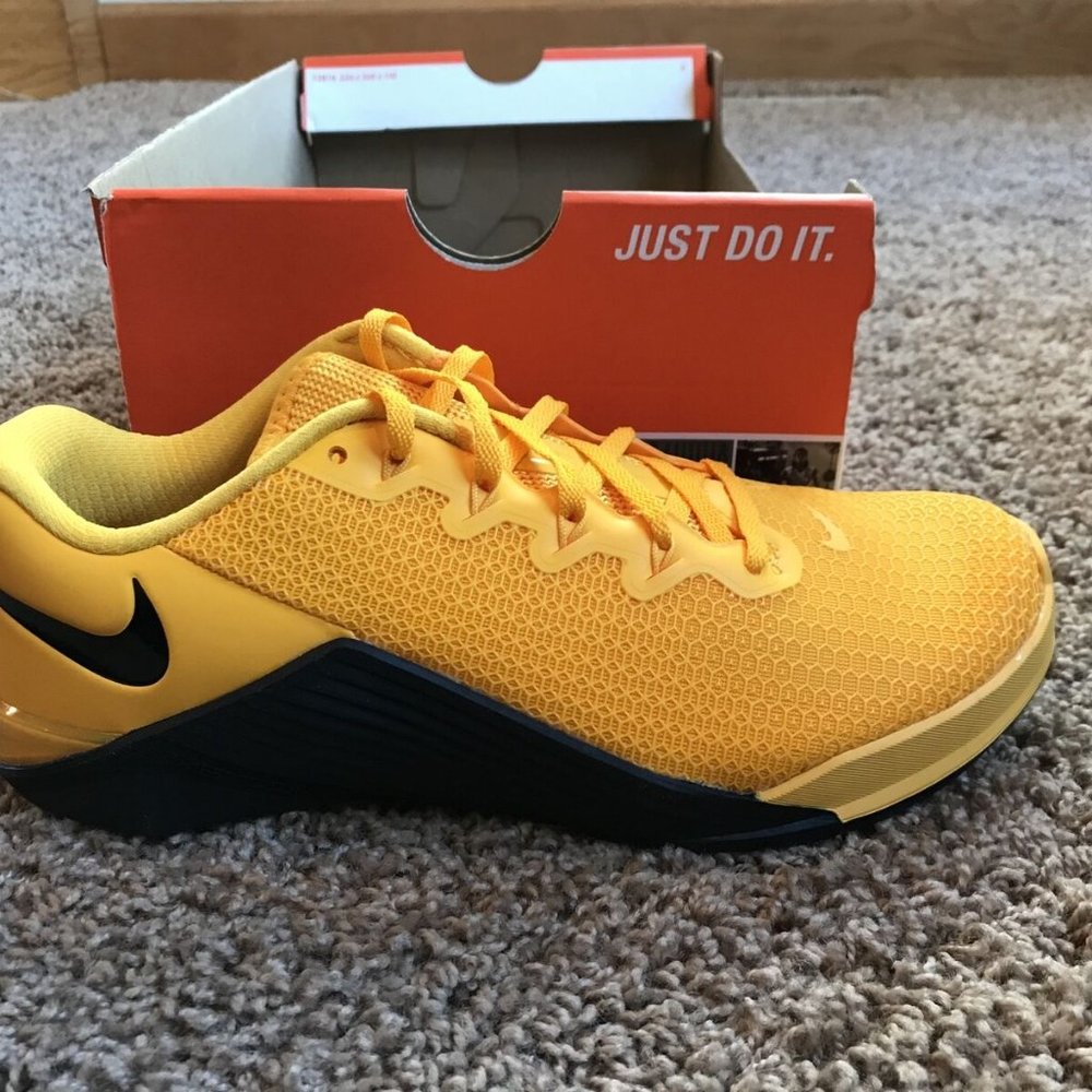 Nike Metcon 5 University Gold (Women 8 / Men 6.5)